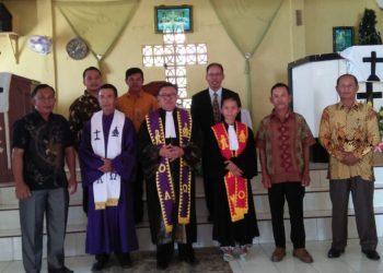 Ephorus  PDT DR.FOLUAHA BIDAYA Lakukan Kunjungan Kerja di Kepulauan Batu
