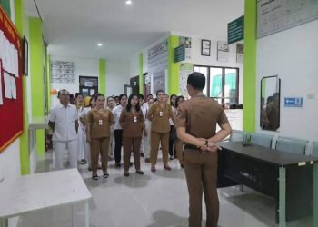 Rutinitas Apel Pagi dan Pelayanan Masyarakat di Puskesmas Kecamatan Onolalu