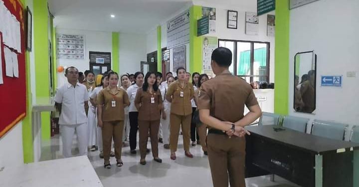 Rutinitas Apel Pagi dan Pelayanan Masyarakat di Puskesmas Kecamatan Onolalu