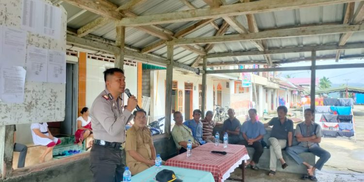 Kasat Binmas Polres Nias Selatan Gelar Jumat Curhat di Desa Hiligeho