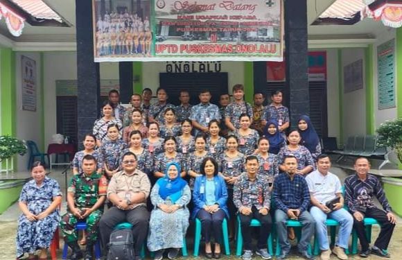PELAKSANAAN PENUTUPAN AKREDITASI PUSKESMAS ONOLALU DIIRINGI RASA HARU