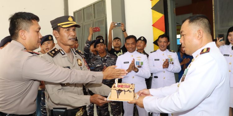 SURPRISE BUAT TNI,DARI POLRES NIAS SELATAN DALAM RANGKA HUT TNI KE – 78