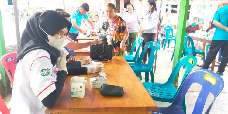 UPTD Puskesmas Onolalu Gelar Posbindu PTM di Kantor Balai Desa Hilifalago