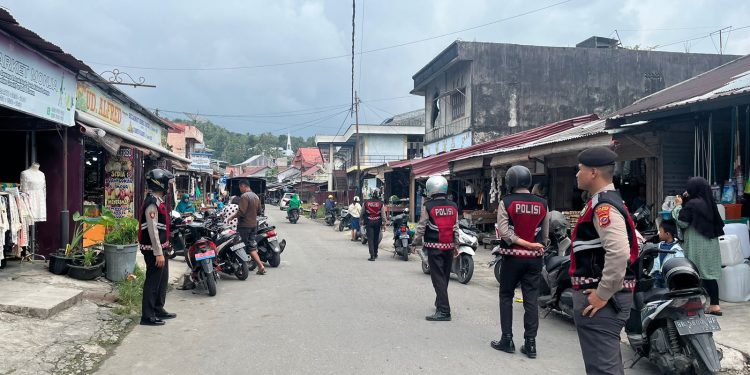 Berikan Himbauan Dan Jalin Komunikasi Dengan Masyarakat Anggota Sat Samapta Polres Nias Selatan melaksanakan Patroli Dialogis