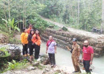 Kepala BPBD kabupaten Nias Selatan Tinjau Pasca Banjir  di Wilayah Kecamatan Onolalu